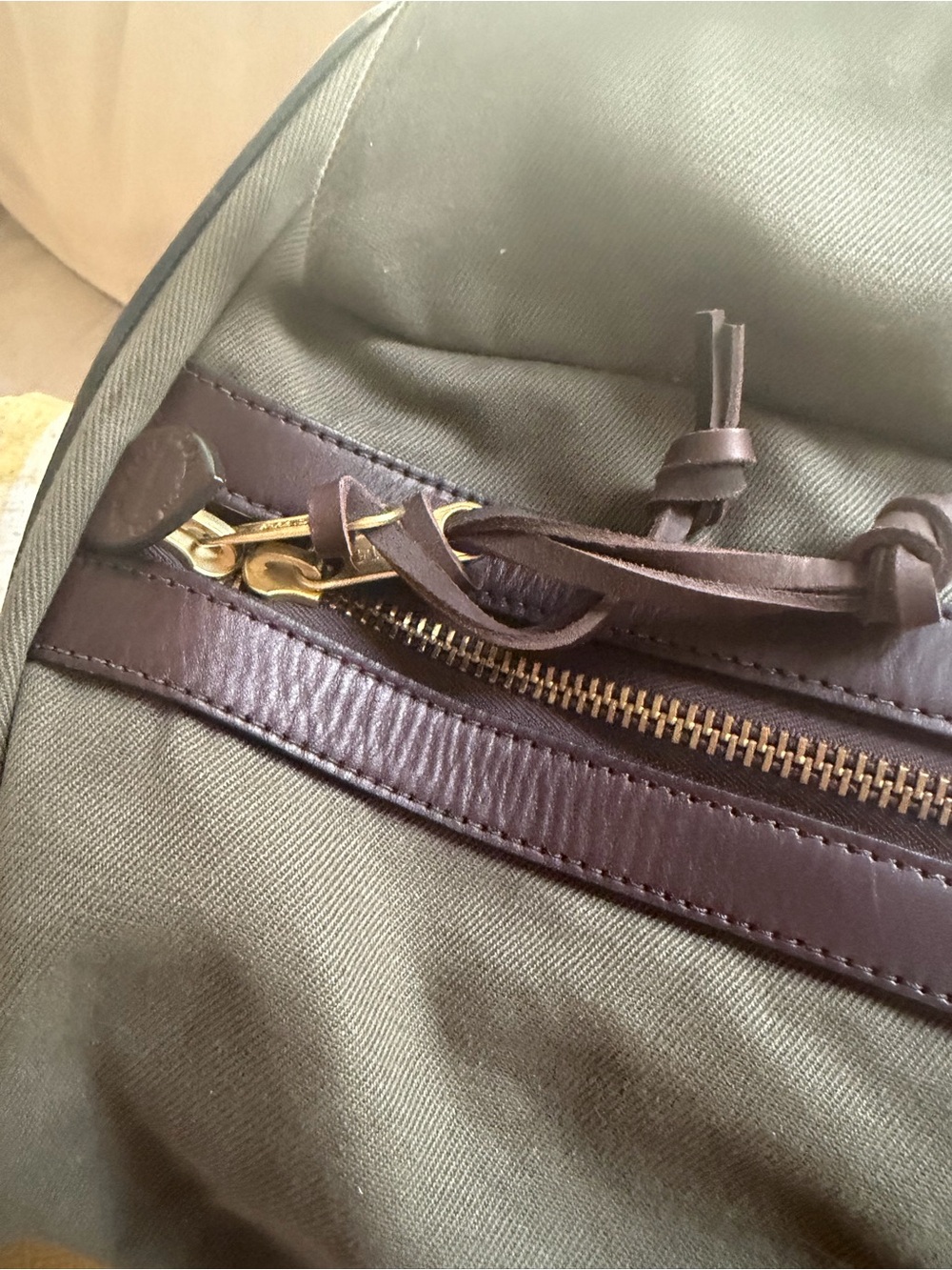 Filson Olive Green Men's Travel rolling Duffel Bag with Leather Straps - Picture 3 of 8